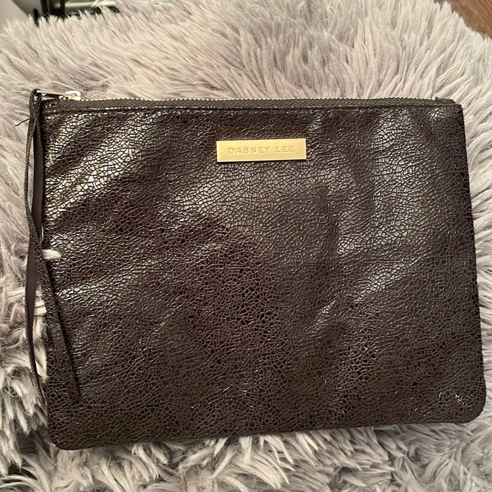 Black Purse with zipper.(Leather)